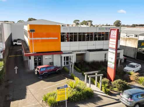 Te Rapa office with parking