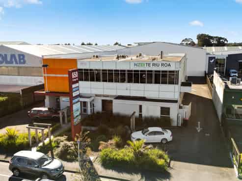 Te Rapa office with parking