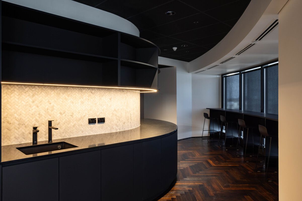 Prestigious Location - fully fitted office suite - Widok 4