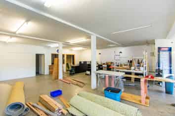 Well Positioned Showroom Opportunity