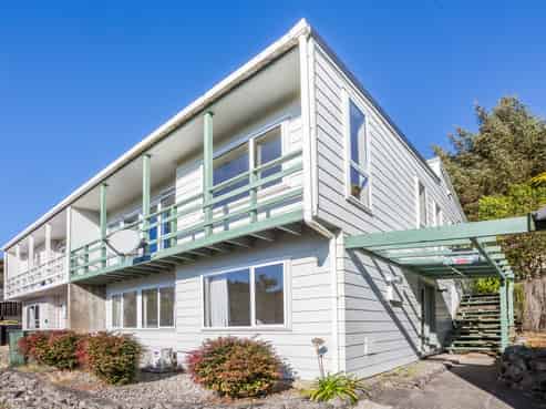 10B Yarrow Place, Papakowhai