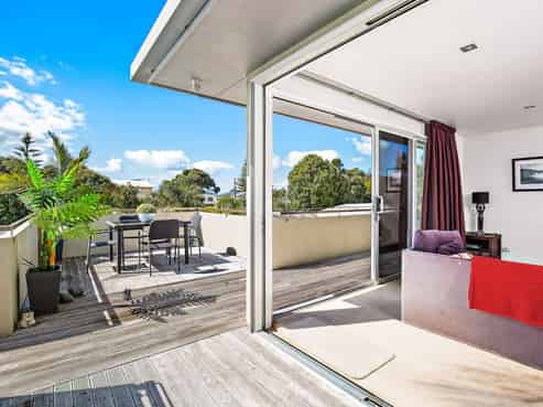 Boutique Opportunity Beckons - Motivated Vendor