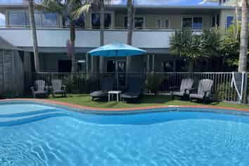 Boutique Opportunity Beckons - Motivated Vendor