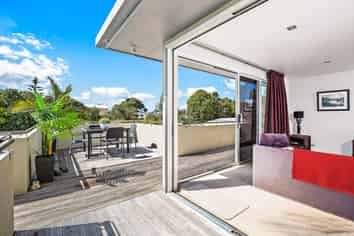 Boutique Opportunity Beckons - Motivated Vendor