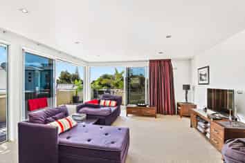 Boutique Opportunity Beckons - Motivated Vendor