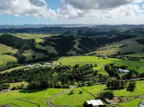610-616E Peak Road, Helensville