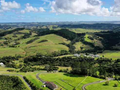 610-616E Peak Road, Helensville
