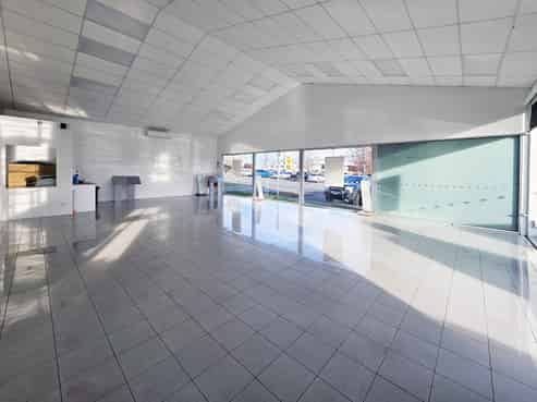 High exposure showroom