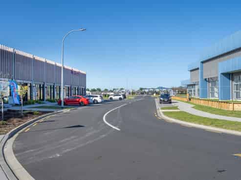 Stunning new showroom and warehouse 