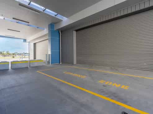 Stunning new showroom and warehouse 