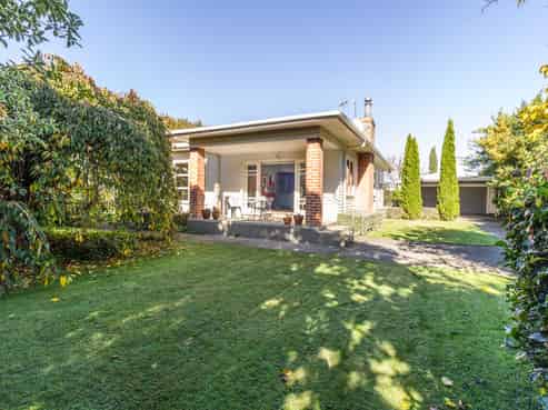 32 Tollemache Road East, Longlands
