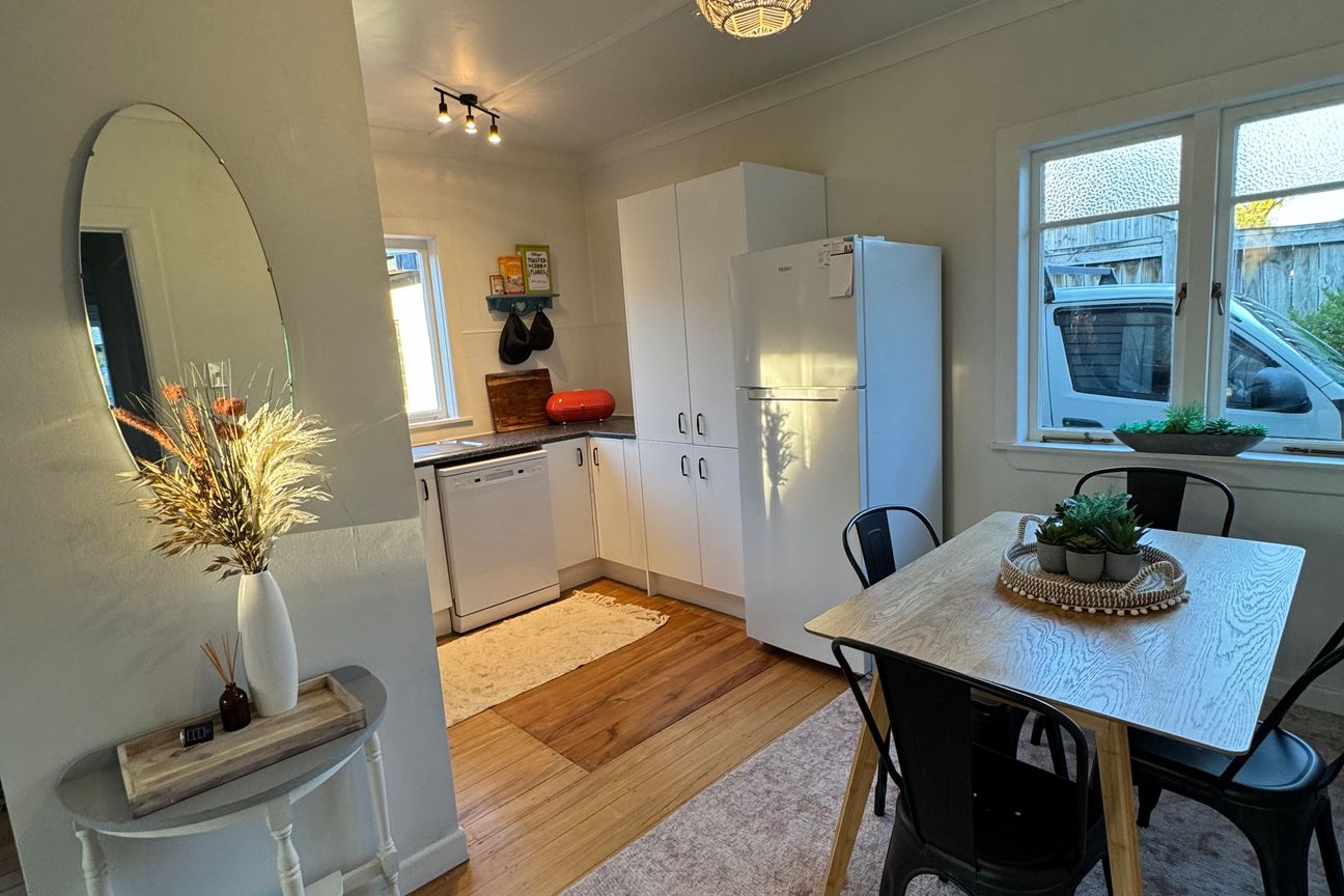 FULLY FURNISHED & SELF CONTAINED central home - Widok 6
