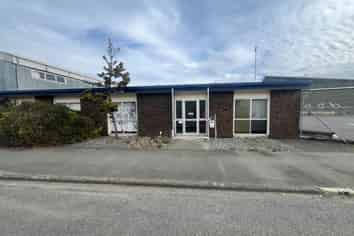 Large Industrial Yard and Workshop for Lease