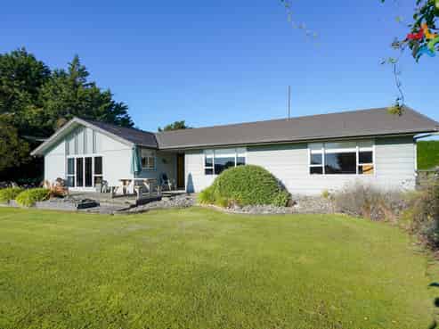 492 Lorne Dacre Road, Roslyn Bush