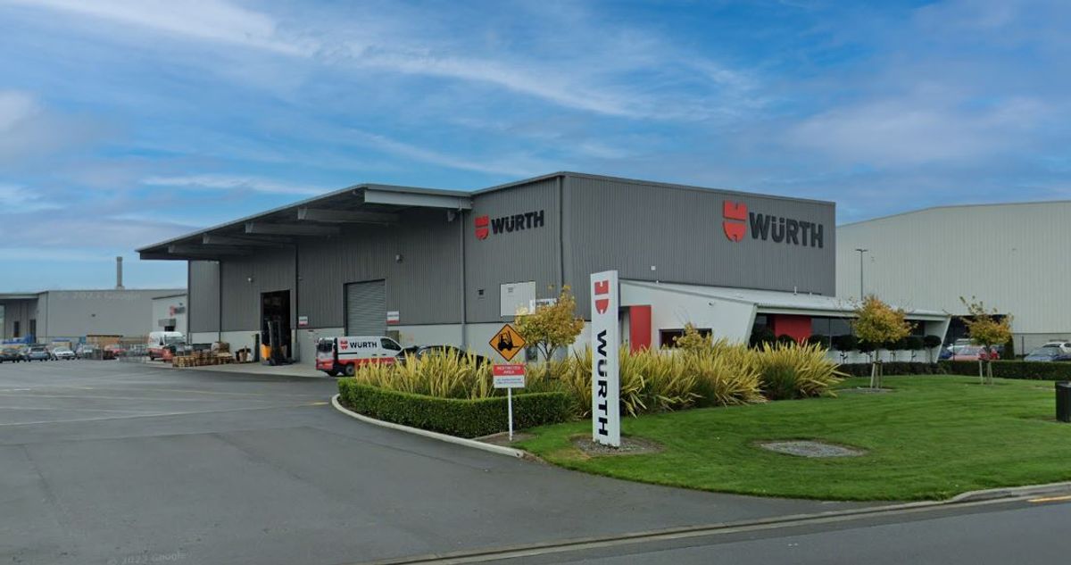 1074 m² Warehouse for lease in Dakota Park
