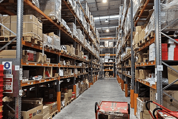 1074 m² Warehouse for lease in Dakota Park