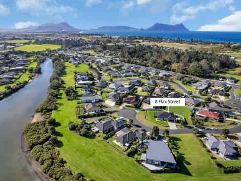 8 Flax Street, Ruakaka