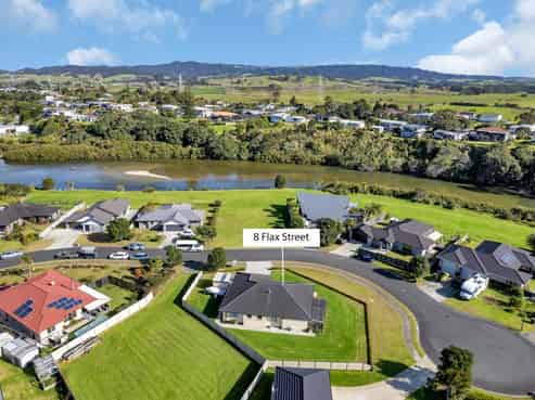 8 Flax Street, Ruakaka