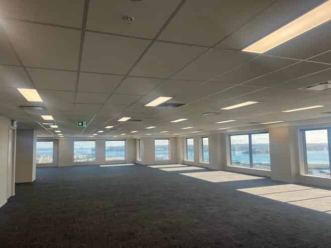 OFFICE TOWER WITH SPECTACULAR VIEWS
