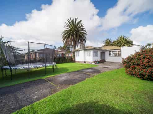 123 Favona Road, Favona