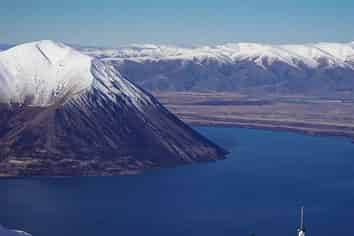 Lake Ohau Lodge and Ohau Snow Fields