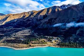 Lake Ohau Lodge and Ohau Snow Fields