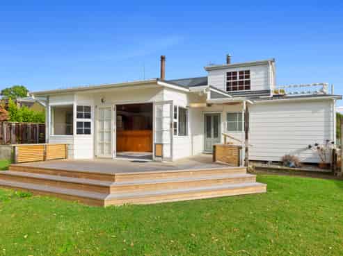 18 Whakapaki Street, Urenui