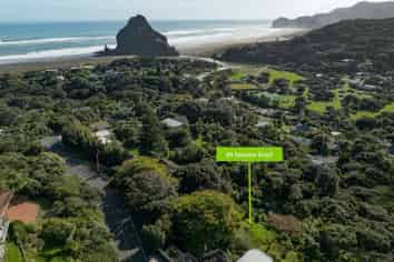 84 Seaview Road, Piha