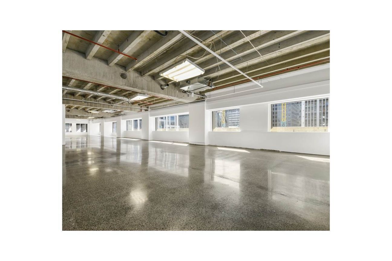 STRATEGIC CBD LOCATION - Daha fazla