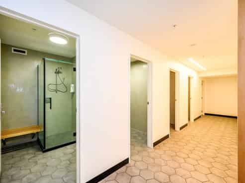BRAND-NEW MODERN GREEN STAR OFFICE
