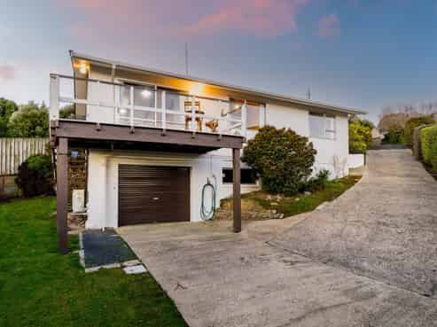 19 Calvert Place, Shiel Hill