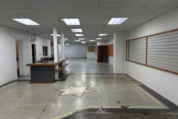 Large CBD retail shop for lease