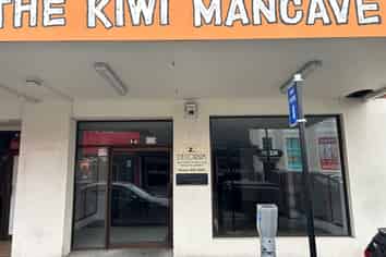 Large CBD retail shop for lease