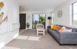 15 Saddleback Crescent, Papakura