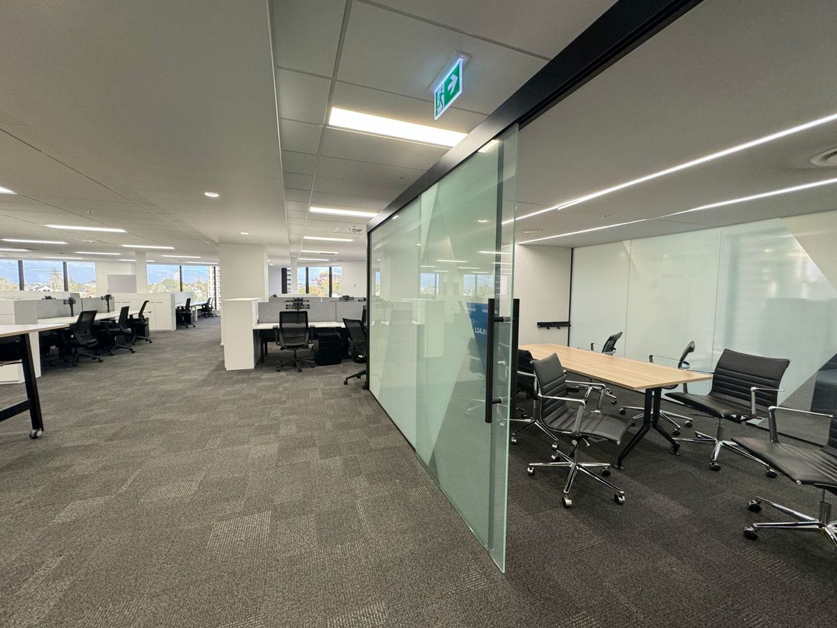 High-End Full Floor Business Hub - Vista 3