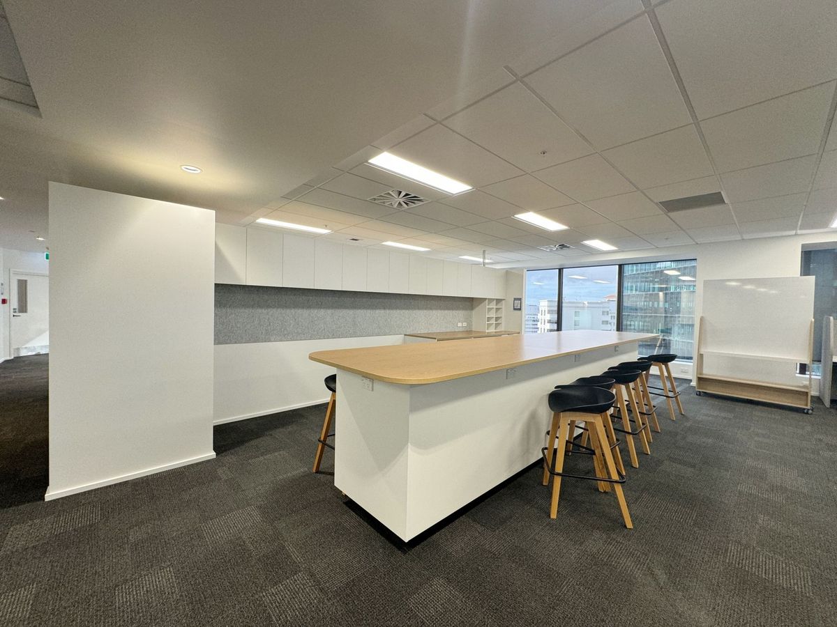 High-End Full Floor Business Hub - Altro