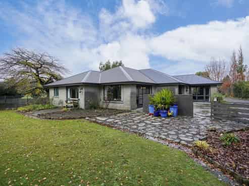 9 Dryfe Street, Nightcaps