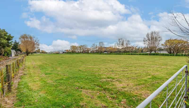 91 Cemetery Road, Sanson