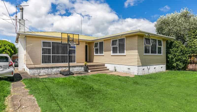 24 West Coast Road, Glen Eden