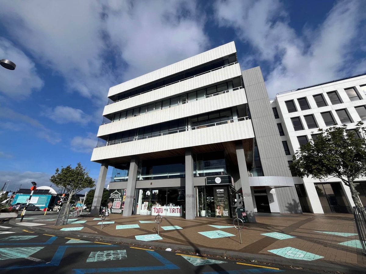 MODERN MANUKAU OFFICE