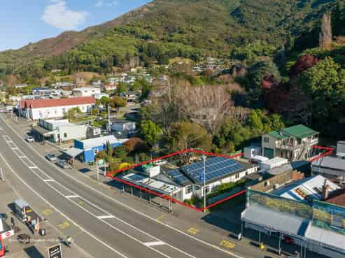 Live, work and play in iconic coastal town