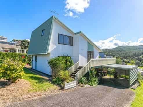 104 Titiro Place, Onemana
