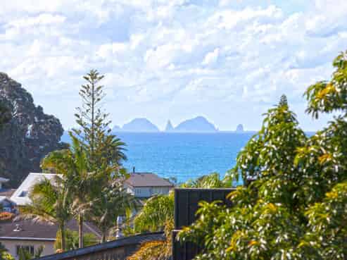 104 Titiro Place, Onemana