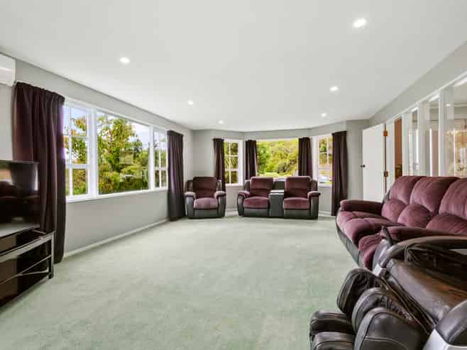 7 St Hildas Glade, Tawa