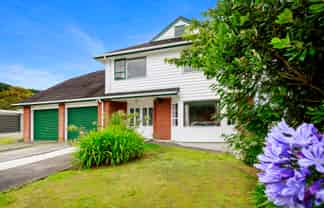 7 St Hildas Glade, Tawa