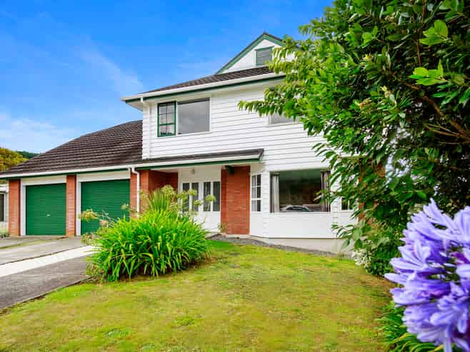 7 St Hildas Glade, Tawa