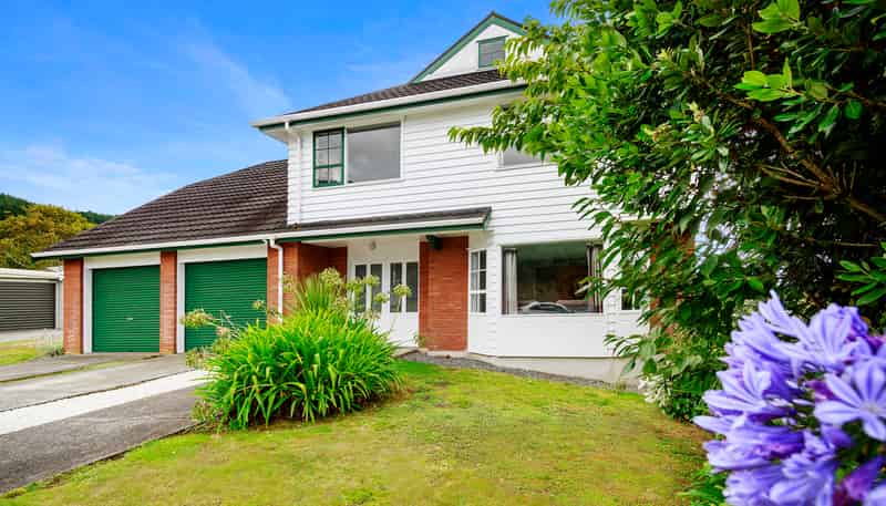 7 St Hildas Glade, Tawa