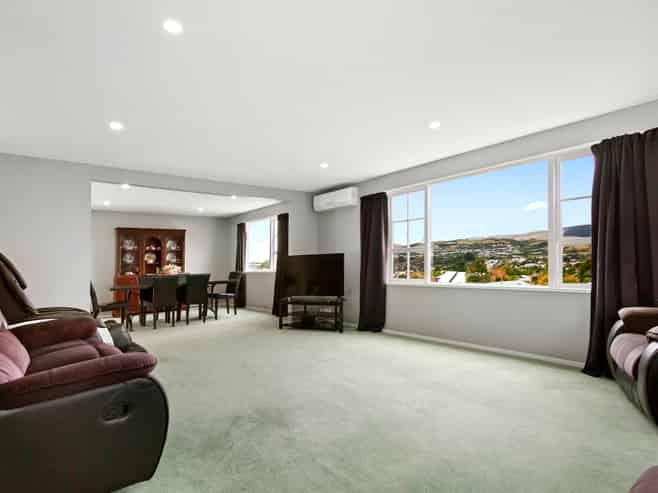 7 St Hildas Glade, Tawa