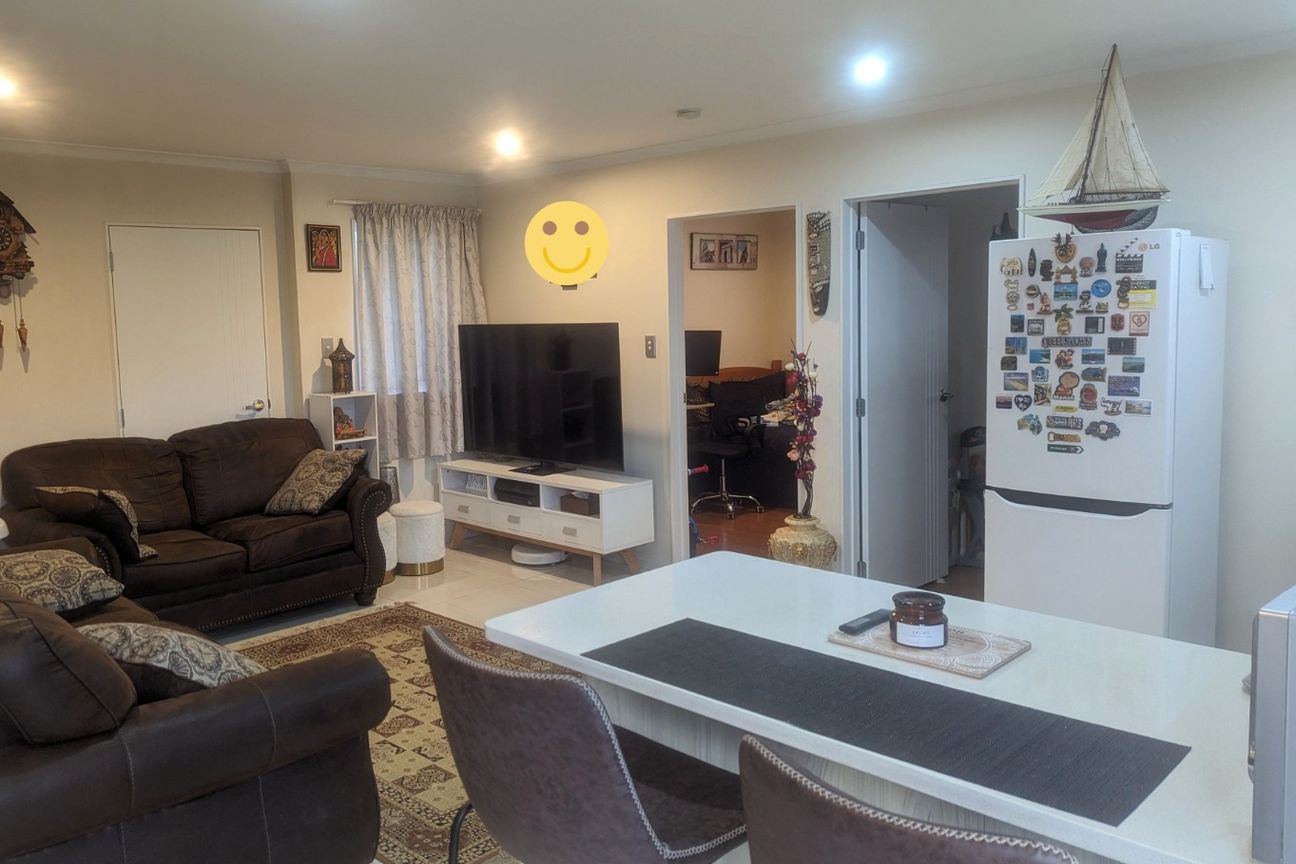 Henderson-3 bedroom house, the rent includes water usage bills. - Aanzicht 2