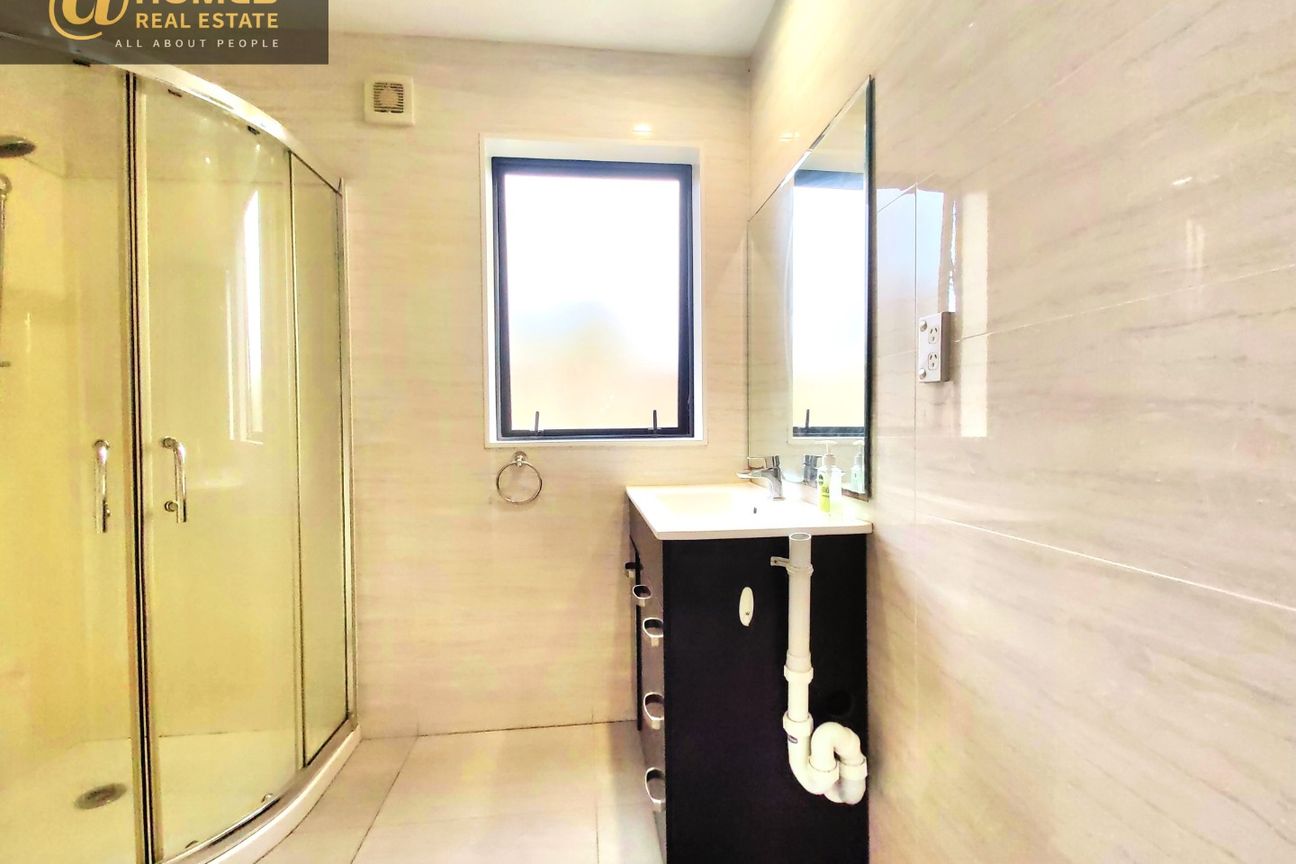 Henderson-3 bedroom house, the rent includes water usage bills. - Aanzicht 5